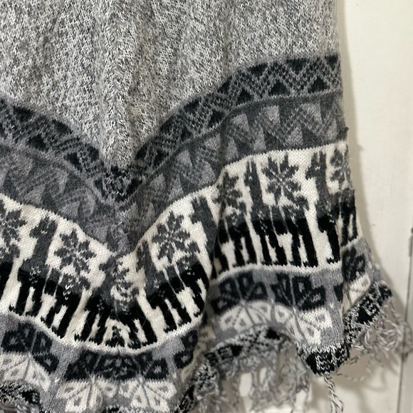 This is a very comfy pancho, with a gray and black llama design! - Picture 4 of 4
